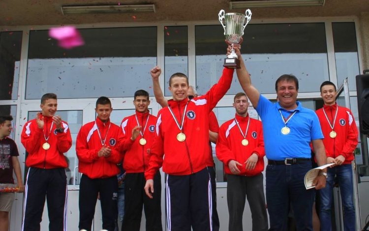 Момчетата на Павел Митев бяха тържествено посрещнати в "Славейков" 