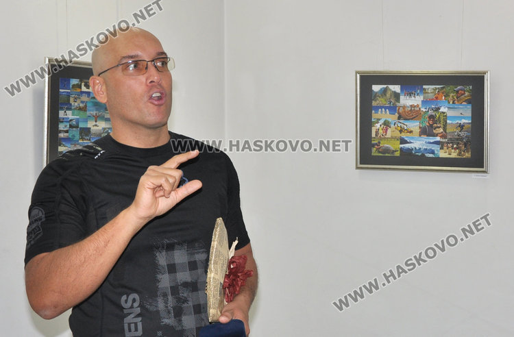 Хасковският кубинец Росен Охеда показва  фотоси от пътешествията си