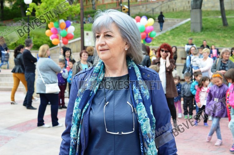 55 разноцветни балона полетяха над Смолян за 55-годишнината на детска градина "Зорница"