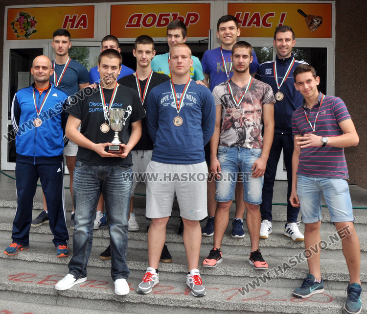 Баскетболистите на ПМГ с бронз от финала на ученическите игри