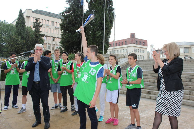 СУ "Св. Княз Борис I" са първенците в ученическата щафета