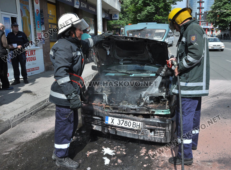 Фиат на пенсионер пламна в движение по „Съединение“