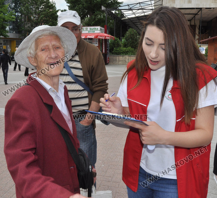 Двама в спешното от площада за високо кръвно