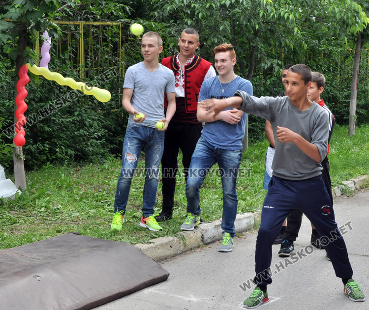 Спорт, игри и музика в общежитията в Деня на предизвикателството