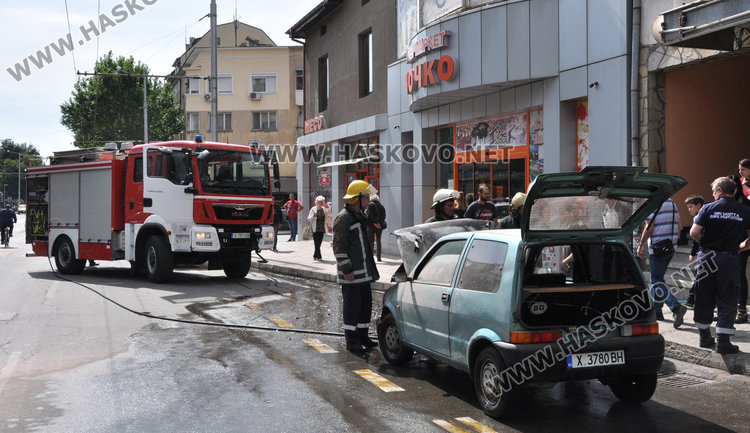 Фиат на пенсионер пламна в движение по „Съединение“