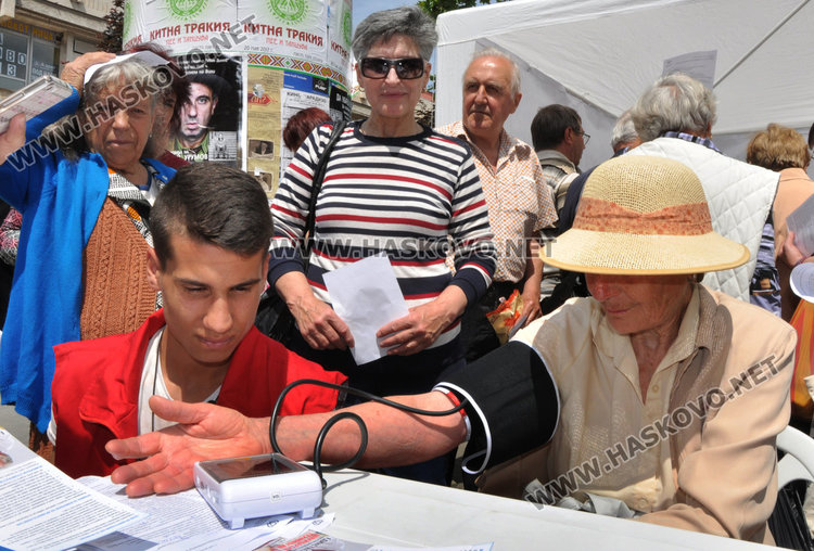 Двама в спешното от площада за високо кръвно
