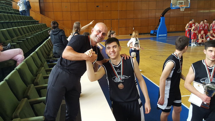 Баскетболистите на ПМГ с бронз от финала на ученическите игри