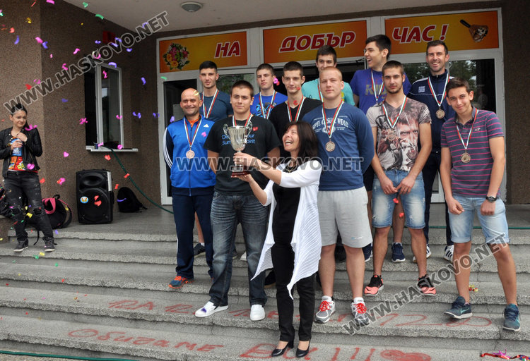 Баскетболистите на ПМГ с бронз от финала на ученическите игри