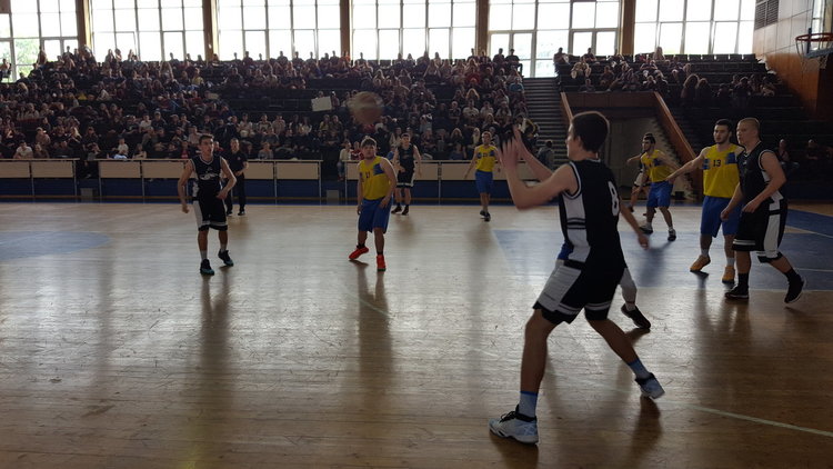 Баскетболистите на ПМГ с бронз от финала на ученическите игри