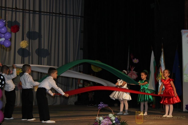 70 години ДГ "Пролет" - 70 години усмивки и детска глъч