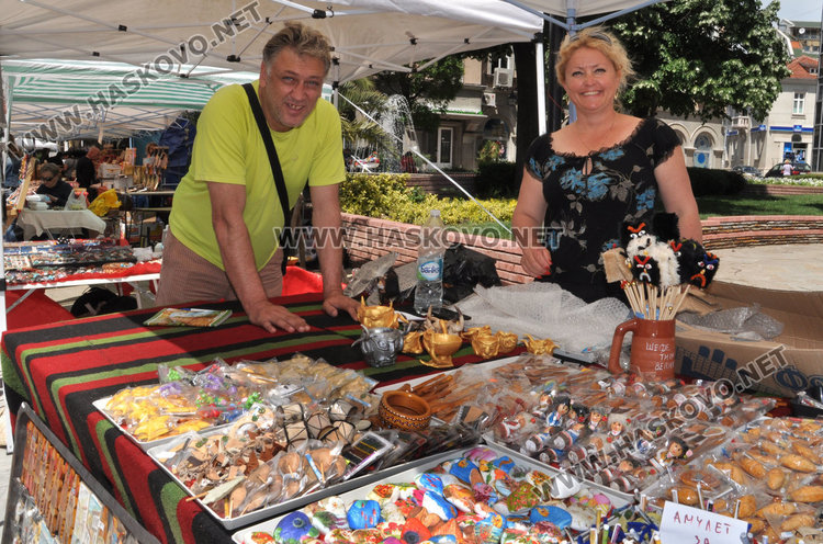 В чаршията на Хасково: „Българско е“ предлага ръкоделия родно производство