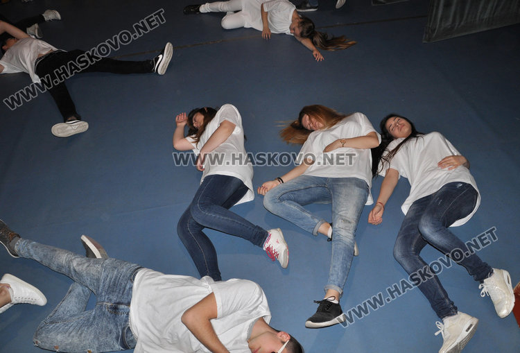 Десетки таланти на сцената за четвъртвековния юбилей на Театралната школа на Младежкия