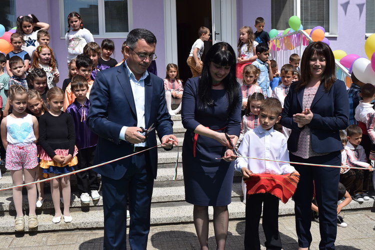  Кметът откри реновираната детска градина „Баба Тонка“,общината плати санирането