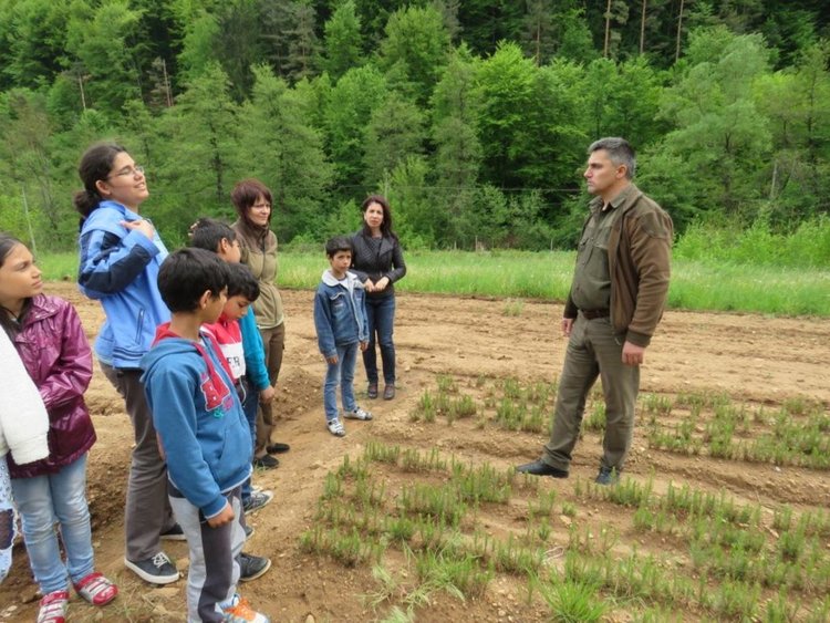 „По пътя на семенцето" отведе деца в Горския разсадник в село Смилян с ЮЦДП-Смолян