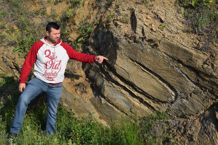 Надпис на арабски език „Аллах” се появи върху камък в Млечино