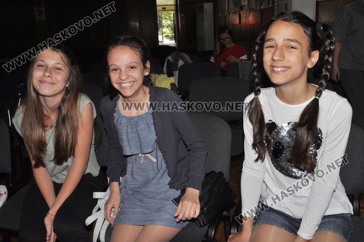 от ляво надясно: Йоана, Нели и Габи