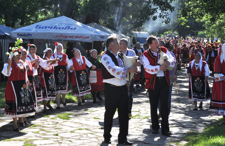 Юнашки тиган готви за стотици на Китна Тракия в събота