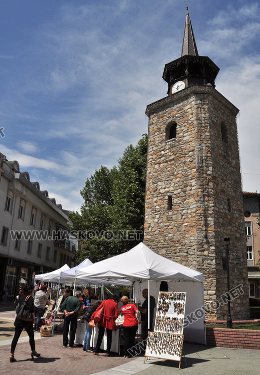 В чаршията на Хасково: „Българско е“ предлага ръкоделия родно производство