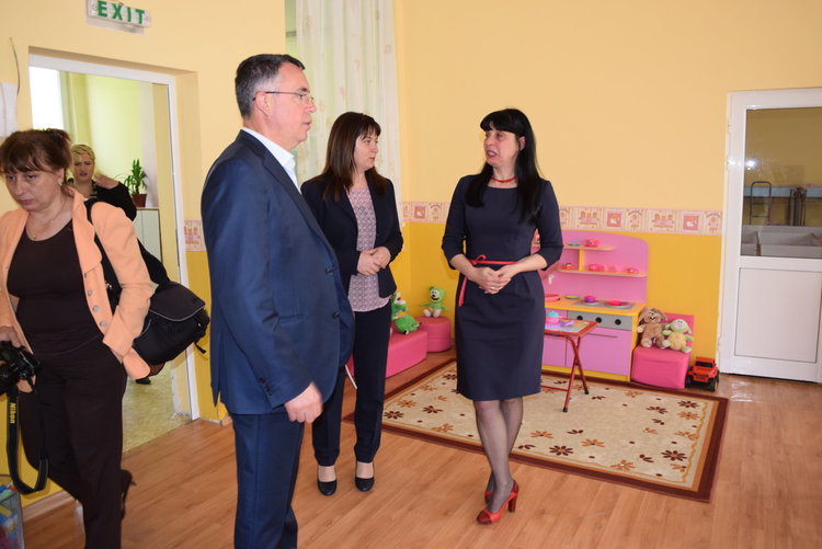  Кметът откри реновираната детска градина „Баба Тонка“,общината плати санирането