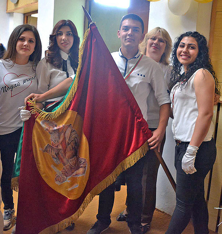 Абитуриенти купиха апаратура за АГО с пари от тоалети