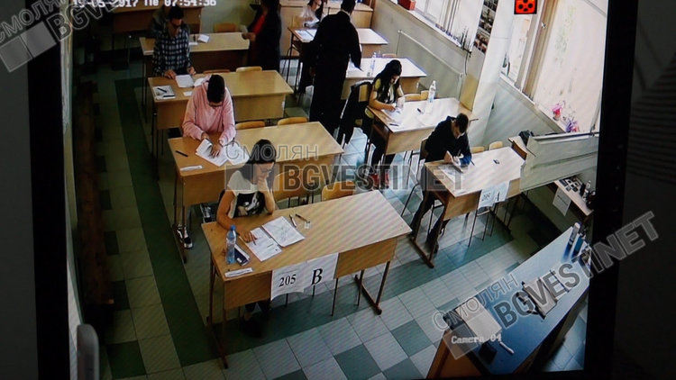 Матурата по български започна, в 10 часа на изпит влязоха и седмокласниците