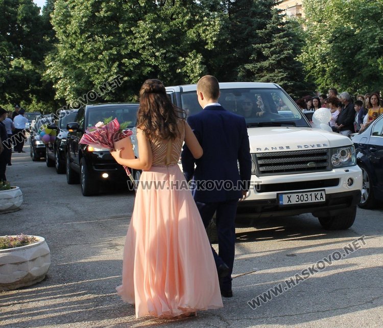 Органичават временно движението по ул.Цар Симеон" заради абитуриенските балове