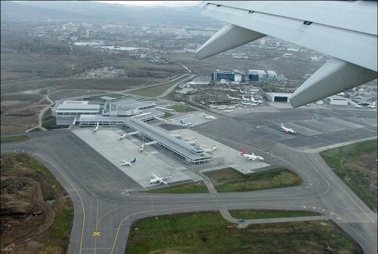 Марешки иска спиране на сделката за летище София