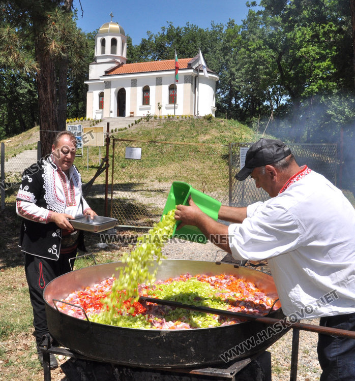 Стотици на „Китна Тракия“ в Кенана, довечера нестинарски танц (обновена)