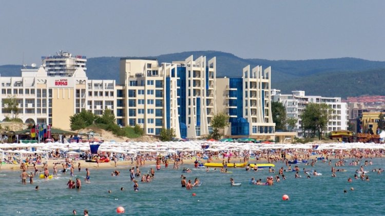 Плажовете ще бъдат денонощно осветени