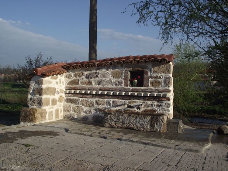 Питейната вода в Драгойново е замърсена с уран