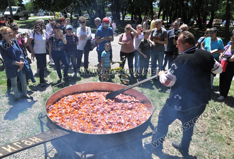 Стотици на „Китна Тракия“ в Кенана, довечера нестинарски танц (обновена)