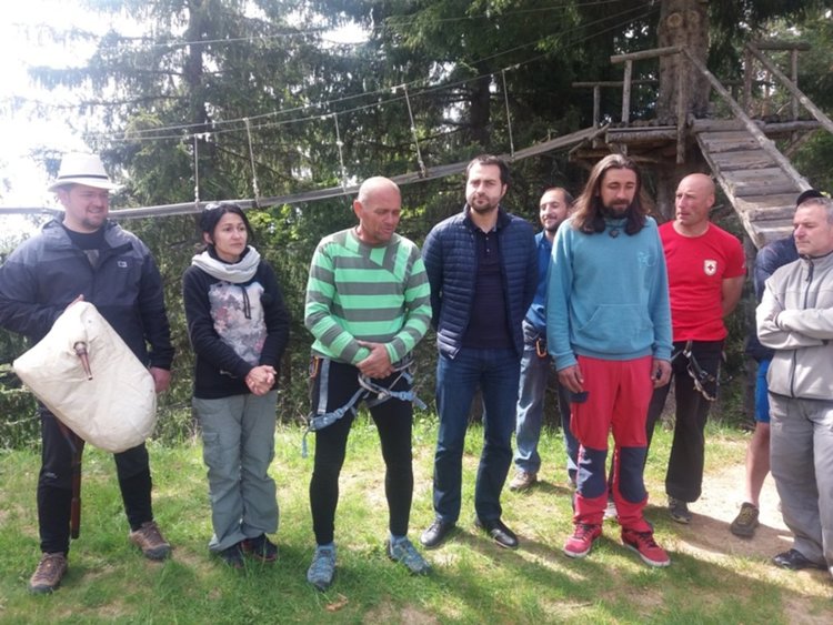  Над 100 деца катерят изкуствената стена недалеч от Невястата в памет на покорителя на Еверест Христо Христов