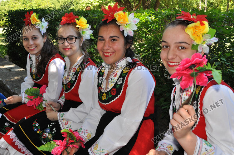 Стотици на „Китна Тракия“ в Кенана, довечера нестинарски танц (обновена)