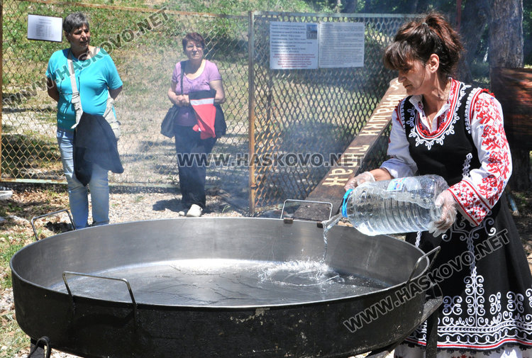 Стотици на „Китна Тракия“ в Кенана, довечера нестинарски танц (обновена)