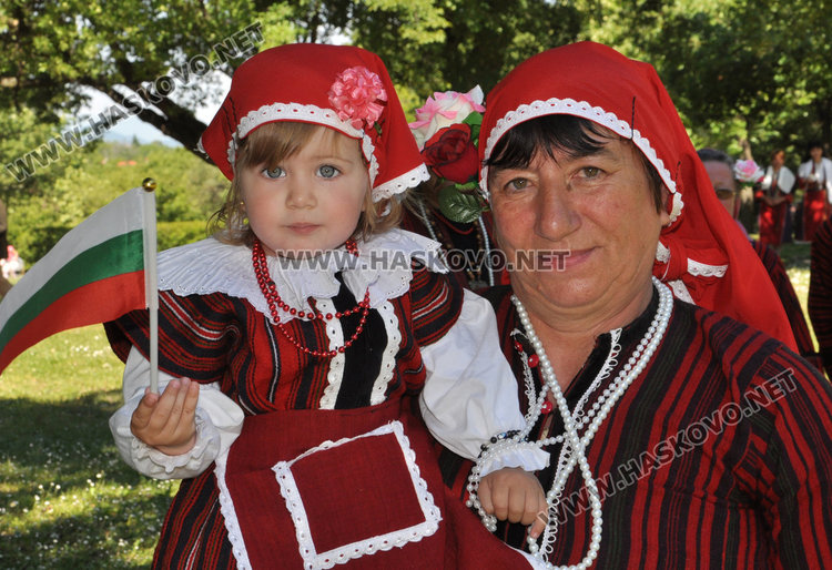 Стотици на „Китна Тракия“ в Кенана, довечера нестинарски танц (обновена)