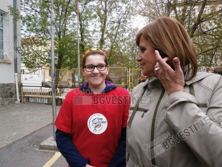 Тоска Капитанова с нейната ученичка на националната олимпиада "Знам и мога"