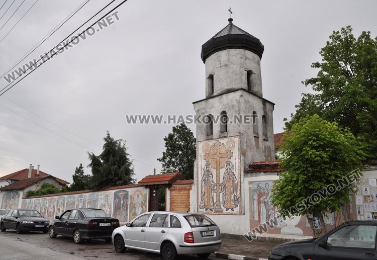 Храмов празник има и местната църква "Св.Св.Константин и Елена".