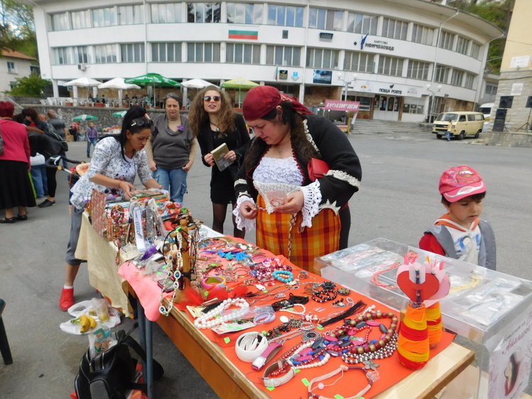 Момчиловци и Търън подкрепиха благотворителната кампания в помощ на Атанаска 