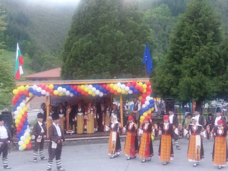 Първият по рода си Център за проектно базирано обучение е в Търън, откриха го с празник за цялото село