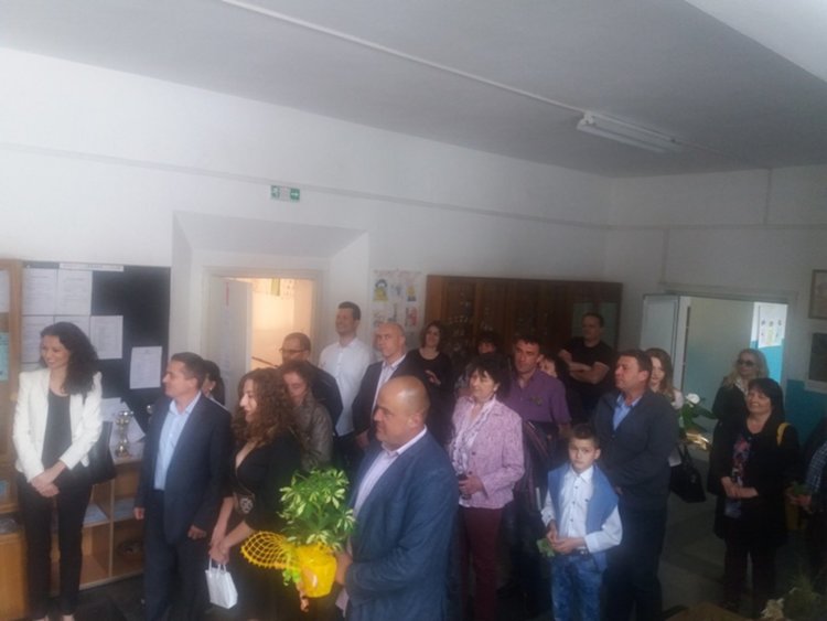 Първият по рода си Център за проектно базирано обучение е в Търън, откриха го с празник за цялото село