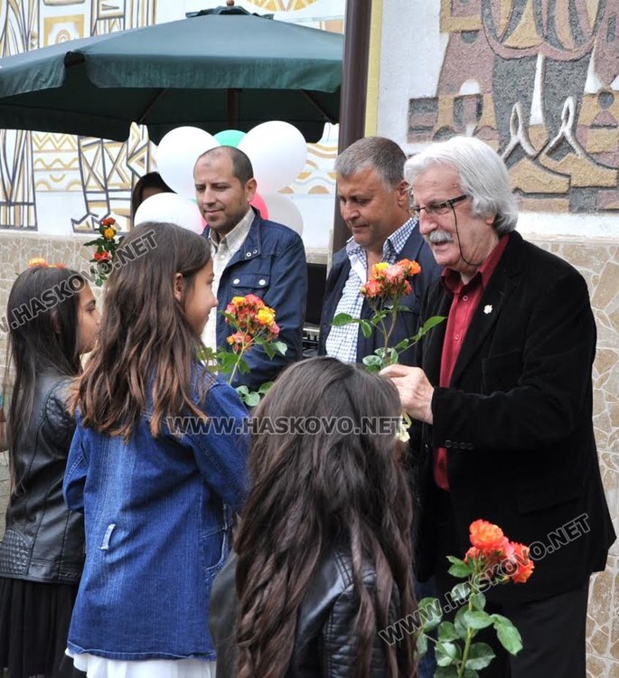 Ново пано на художника Христо Панев украси училището в Крепост