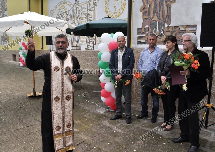 Ново пано на художника Христо Панев украси училището в Крепост