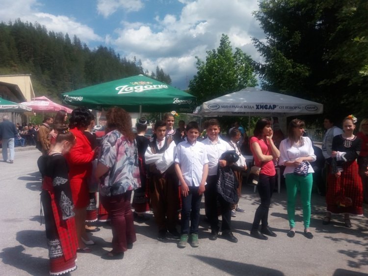 Първият по рода си Център за проектно базирано обучение е в Търън, откриха го с празник за цялото село