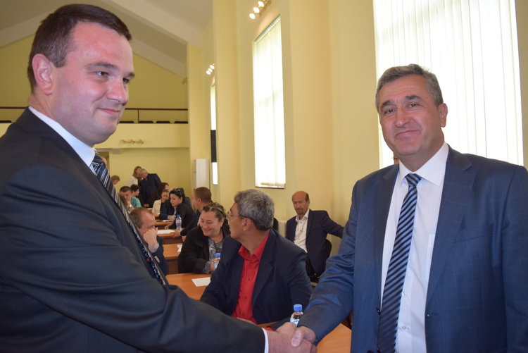 Първа сесия за областния