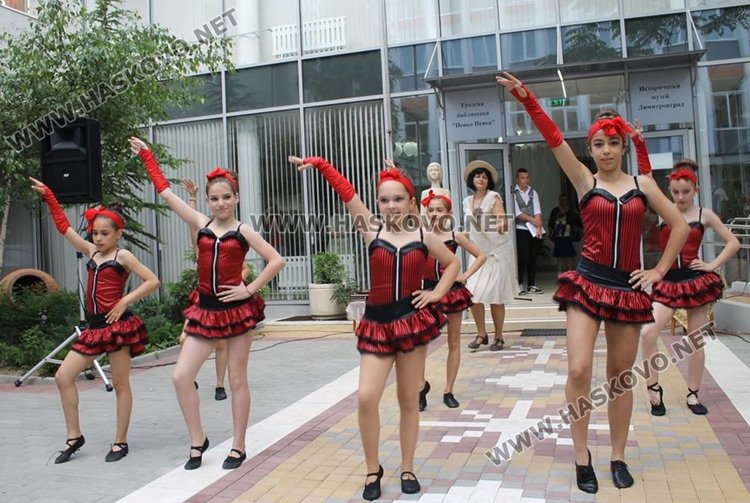 "Галаксико" се подготвя за участие в международен танцов конкурс в Сърбия