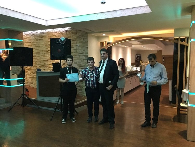 Проф. Илиев и студенти от ФМИ на ПУ "Паисий Хилендарски"