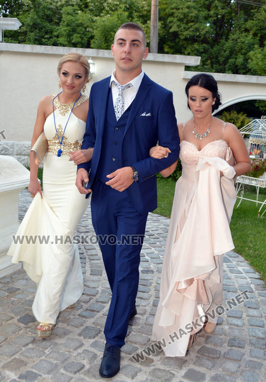 Блясък и стил на бала на „Васил Левски”