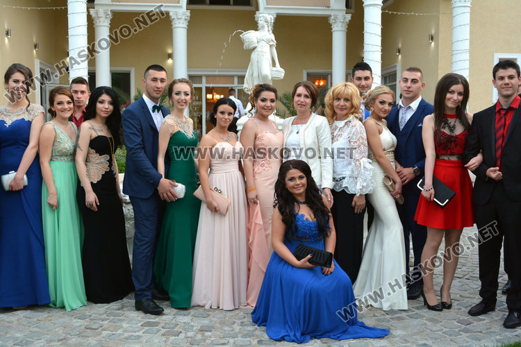 Блясък и стил на бала на „Васил Левски”