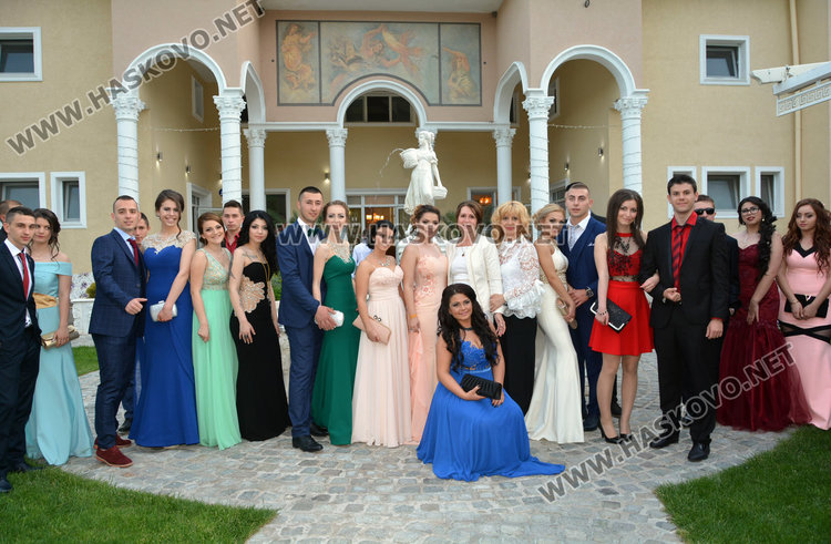 Блясък и стил на бала на „Васил Левски”