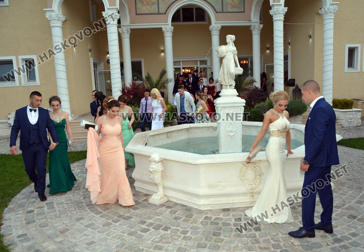 Блясък и стил на бала на „Васил Левски”